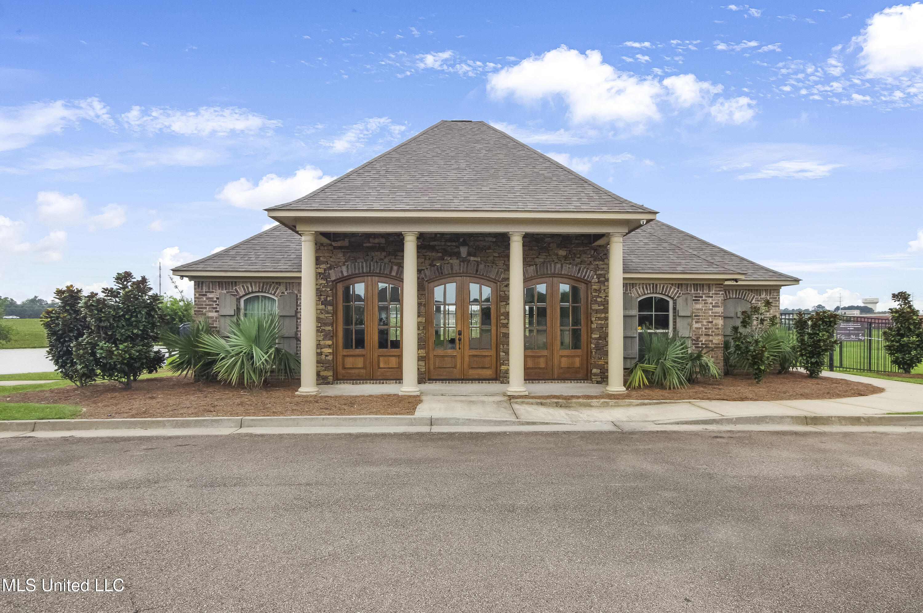 613 Emerald Court Brandon, MS 39047 - Photo 43 of 44 pool 3