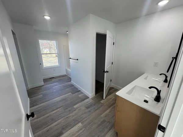 $399,900 | 6010 Jones Bridge Road, Greeneville, TN 37743