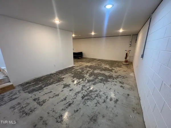 $399,900 | 6010 Jones Bridge Road, Greeneville, TN 37743