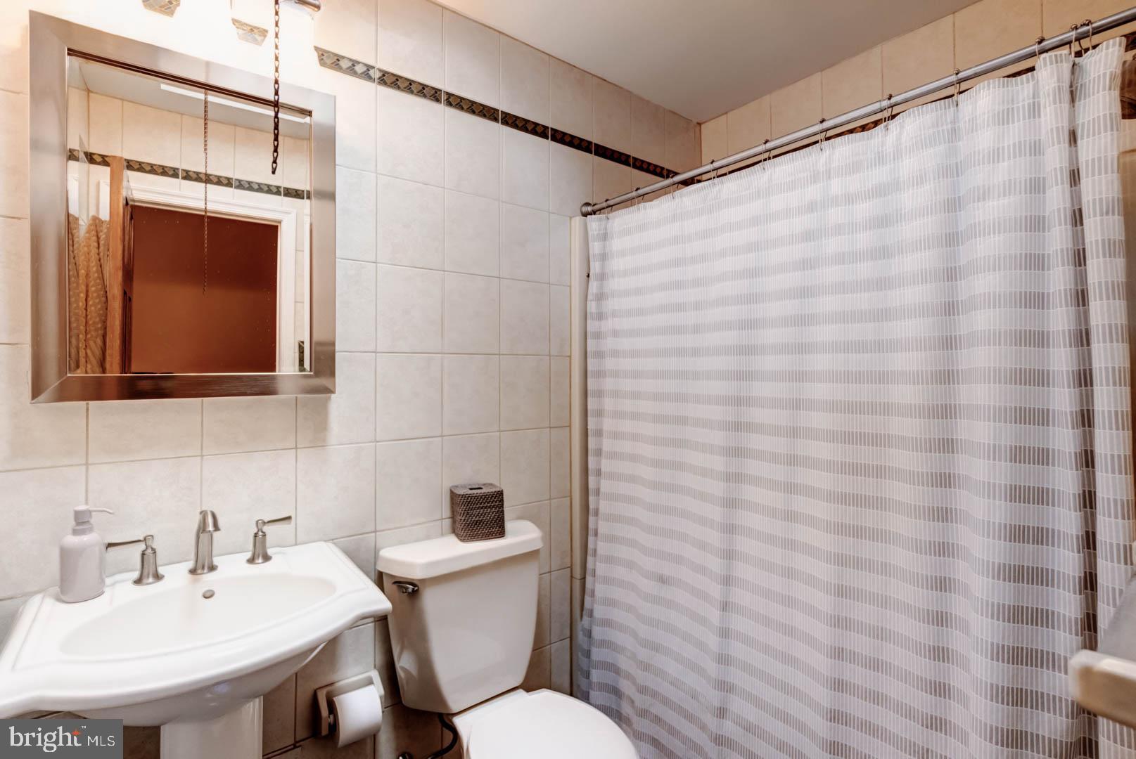 7423 Hill Road Philadelphia, PA 19128 - Photo 32 of 37 Gallery Image 32