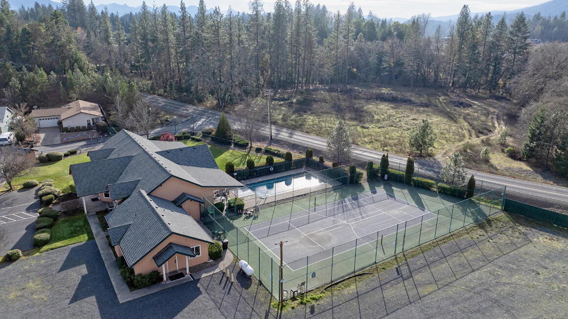 371 Cedar Ridge Cave Junction, OR 97523 - Photo 32 of 40 The Clubhouse