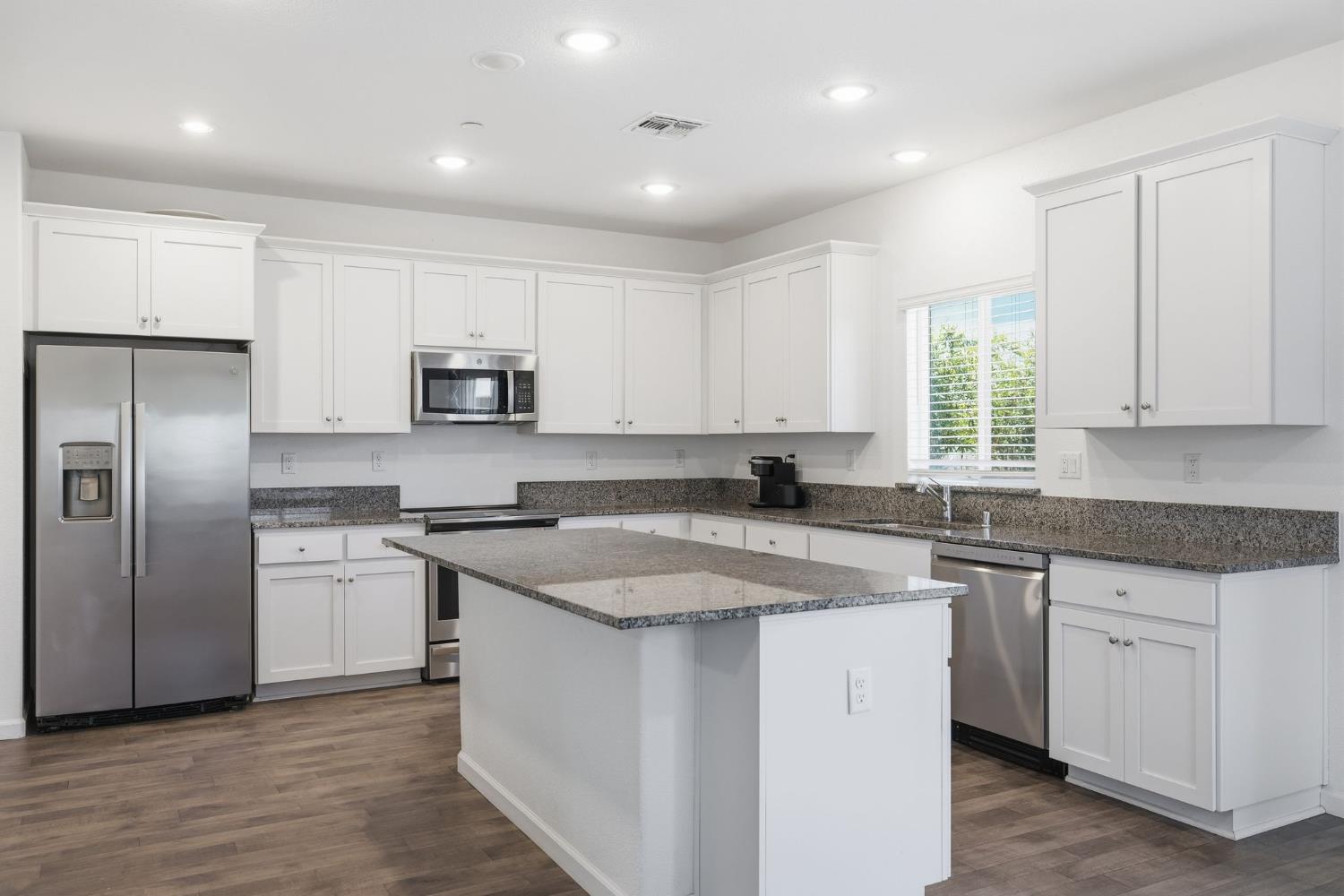 12201 Encanto Way Rancho Cordova, CA 95742 - Photo 11 of 38