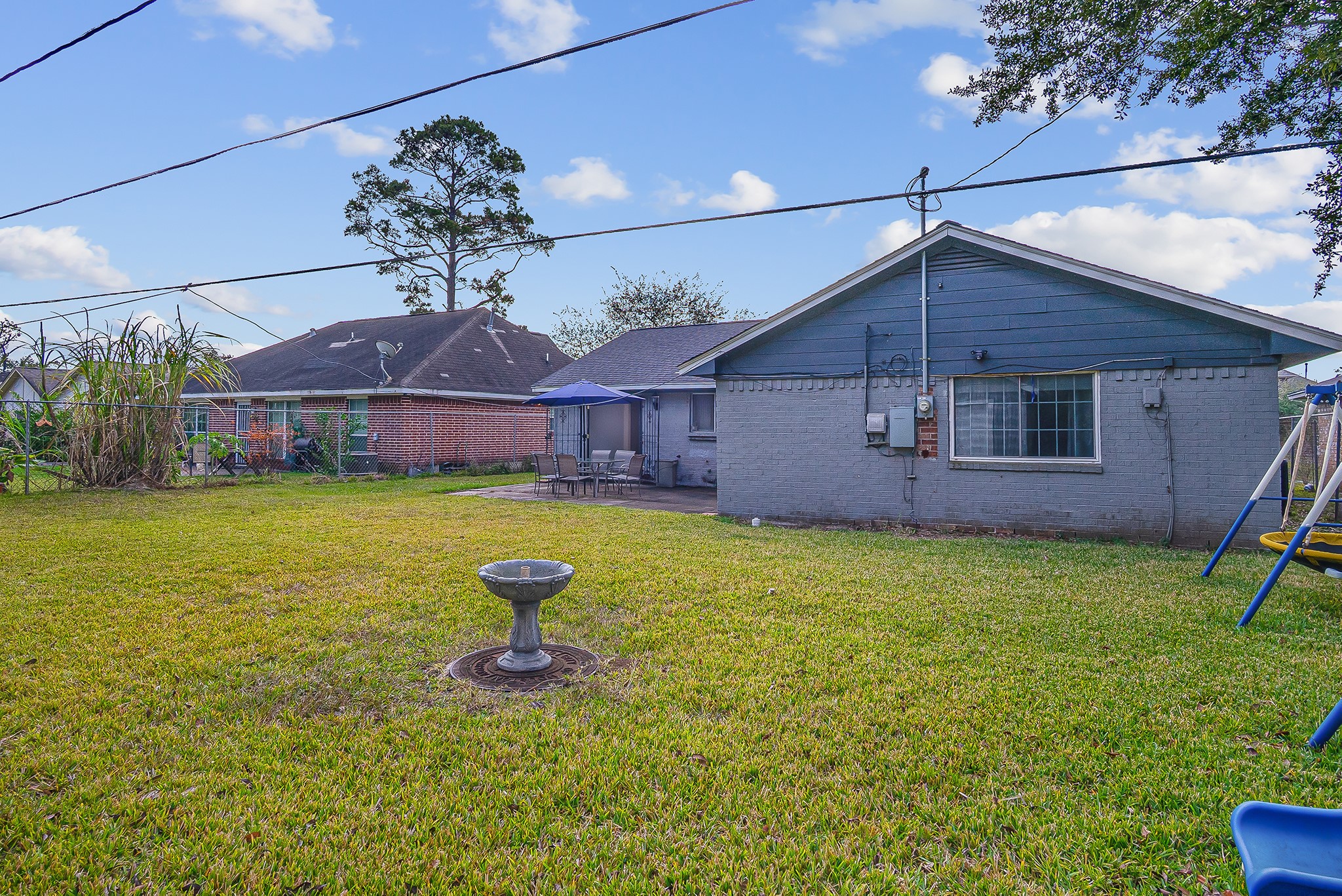 10939 Dunvegan Way Houston, TX 77029 - Photo 25 of 28 a swimming pool with yard in front of it