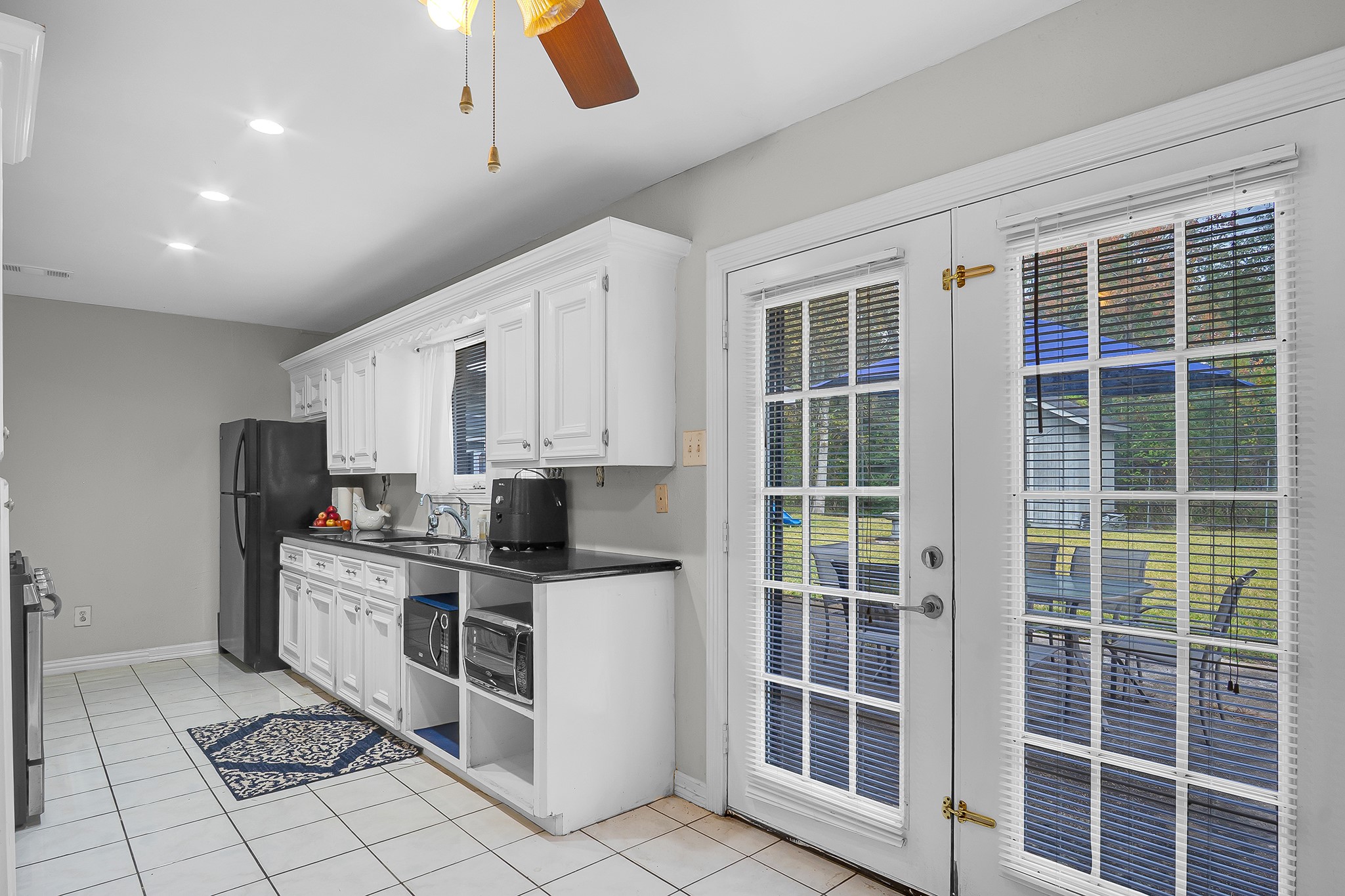 10939 Dunvegan Way Houston, TX 77029 - Photo 4 of 28 a kitchen with stainless steel appliances a stove a sink and a refrigerator