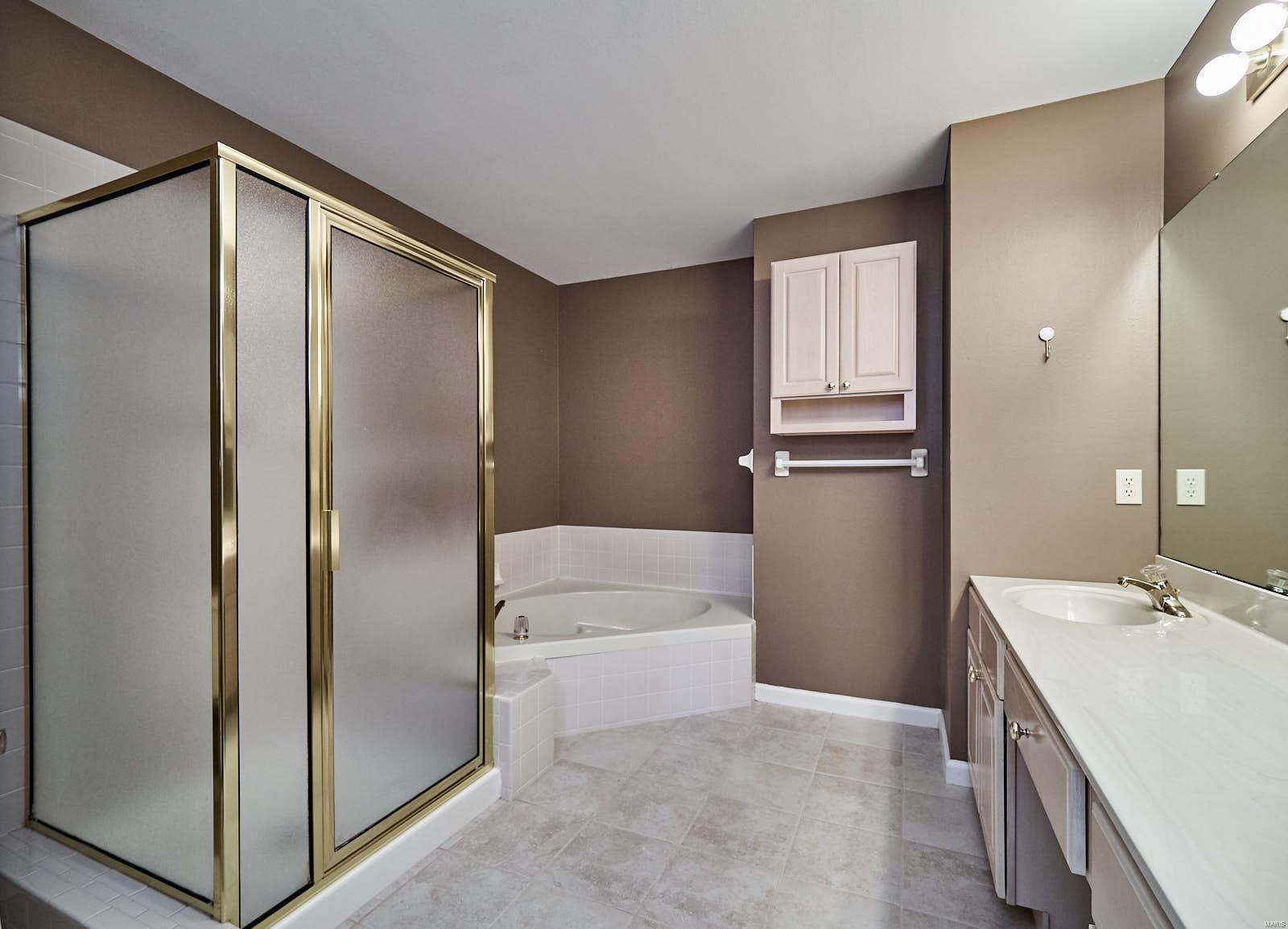 1740 Ridgeview Cir Drive Ballwin, MO 63021 - Photo 19 of 54 Gallery Image 19