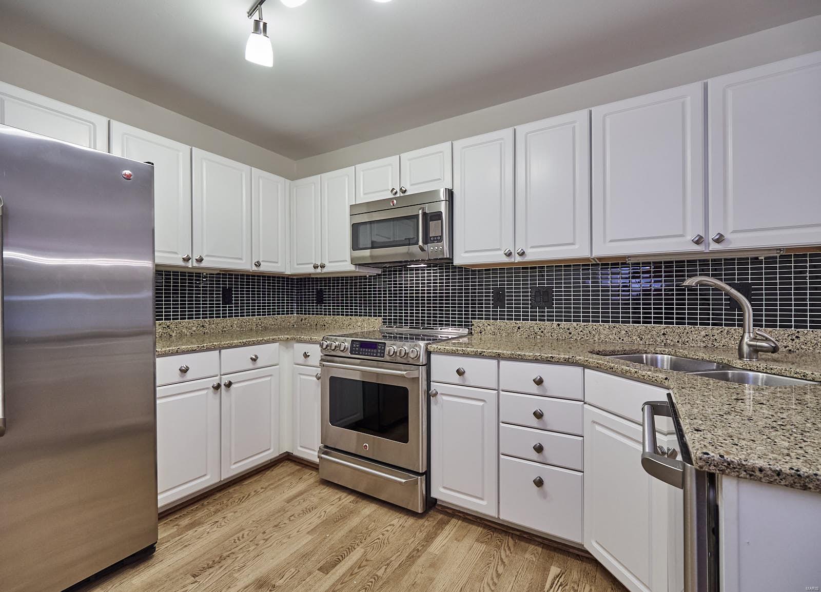 1740 Ridgeview Cir Drive Ballwin, MO 63021 - Photo 8 of 54 Gallery Image 8