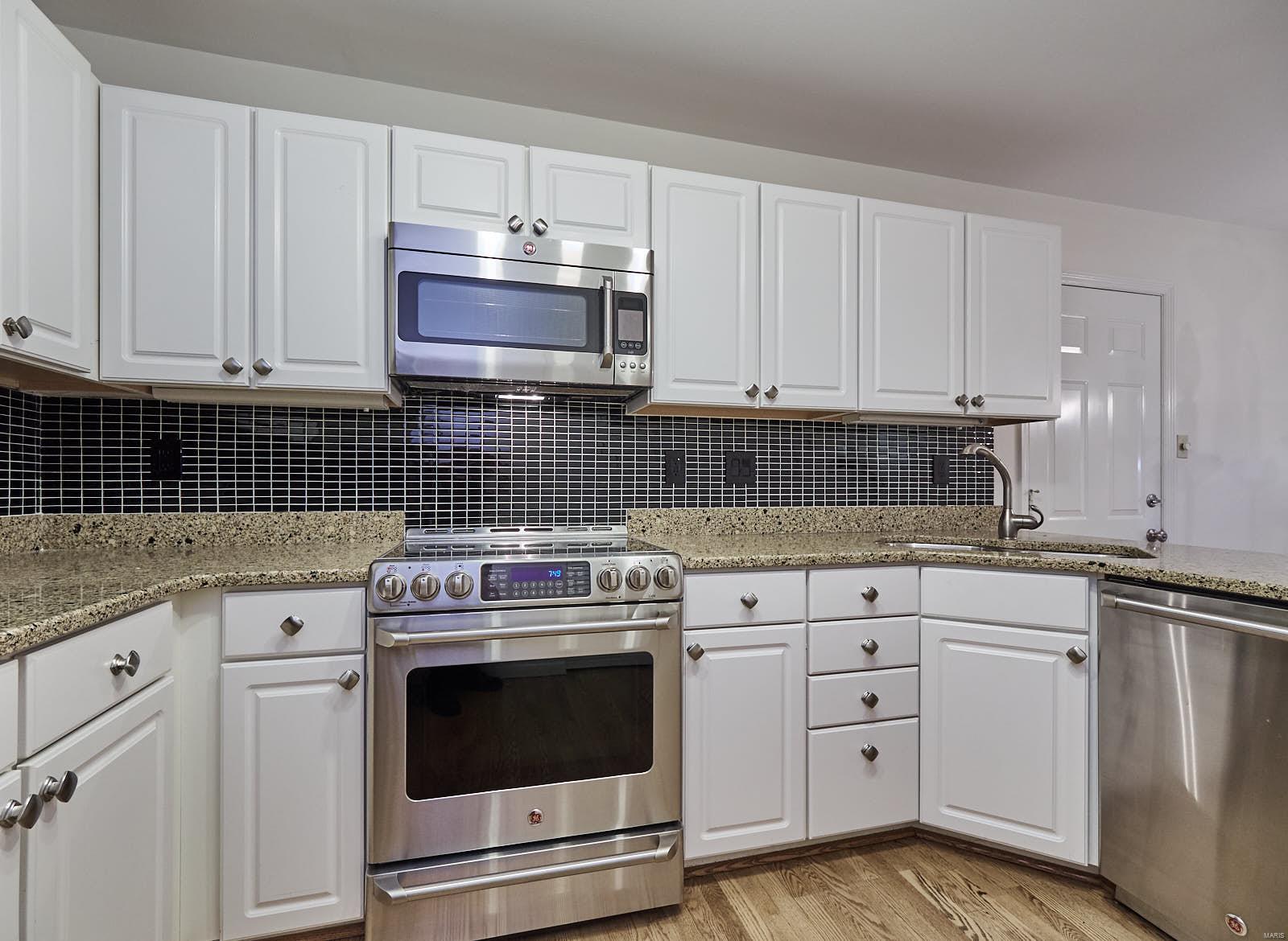1740 Ridgeview Cir Drive Ballwin, MO 63021 - Photo 9 of 54 Gallery Image 9
