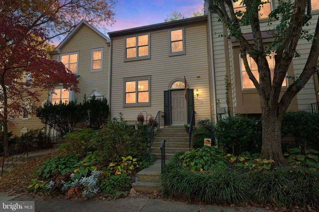 a house view with a outdoor space