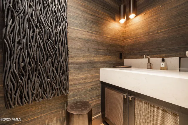 $6,595,000 | 430 South Frontage Road East, Unit RU205, Vail, CO 81657