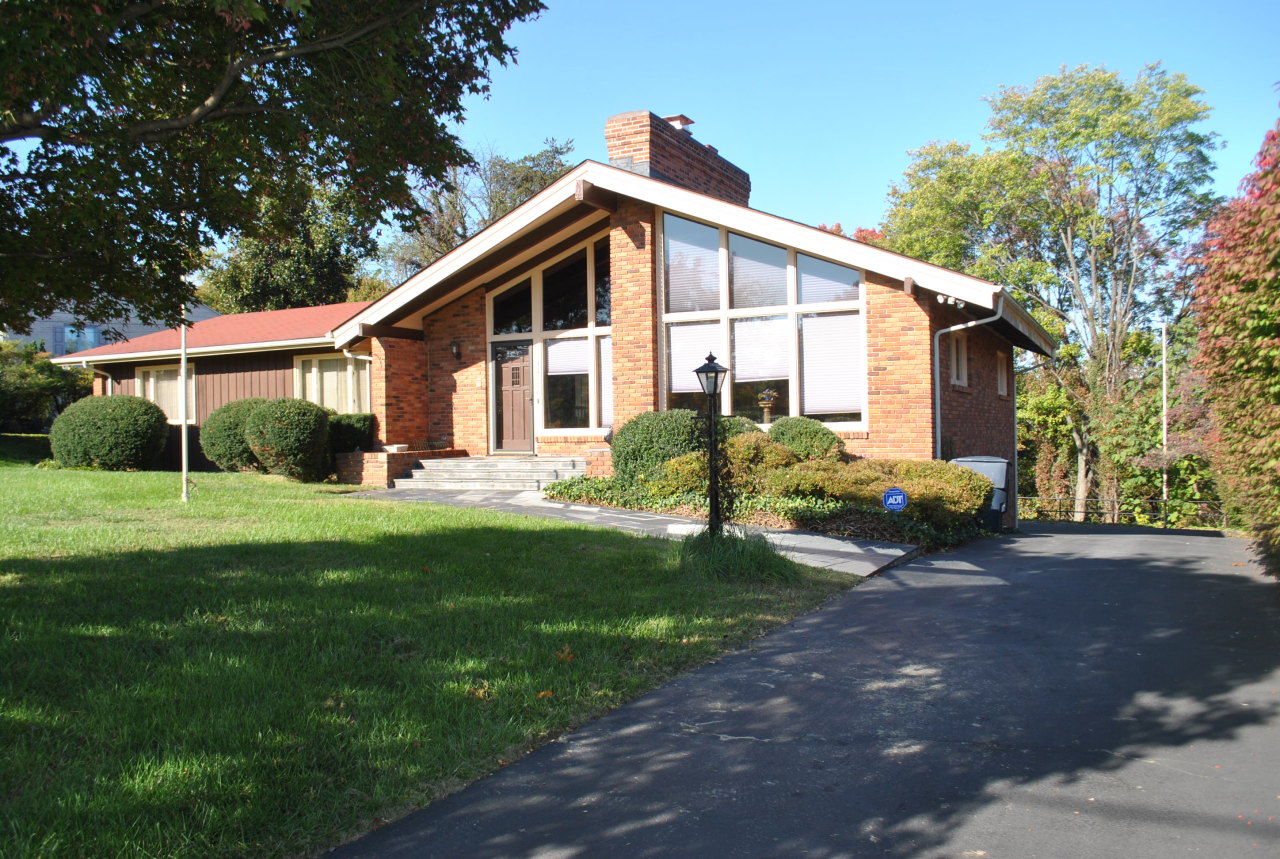3617 Winding Way Road Southwest Roanoke, VA 24015 - Photo 2 of 9 winding way 038
