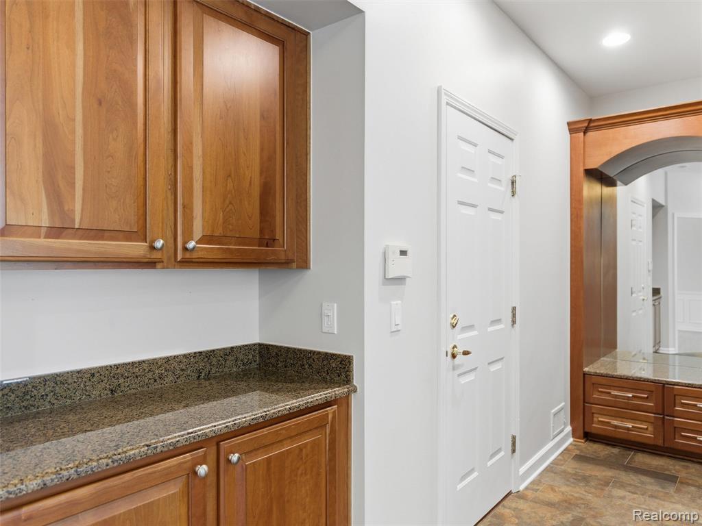 5454 Creekmonte Drive Rochester, MI 48306 - Photo 18 of 69