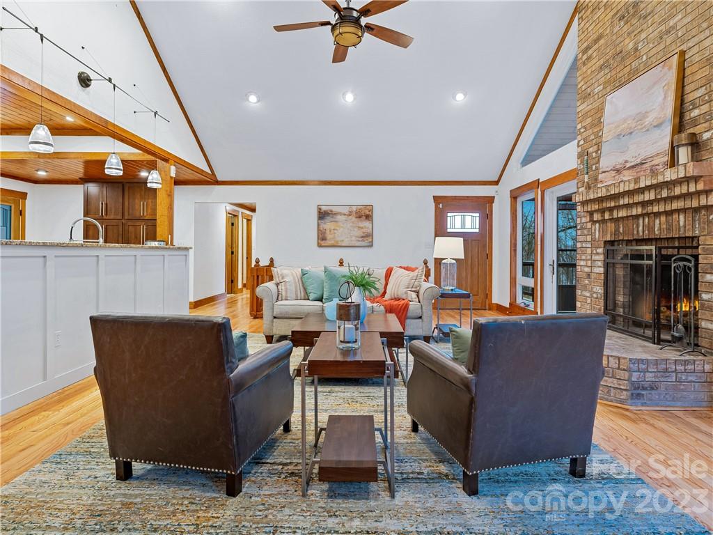 340 Flat Top Mountain Road Fairview, NC 28730 - Photo 11 of 32 Gallery Image 11