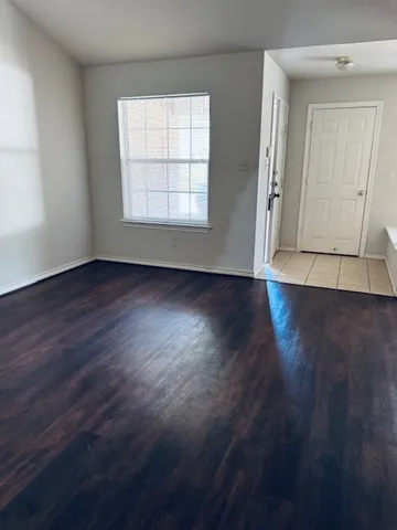 a view of a backyard with pathway