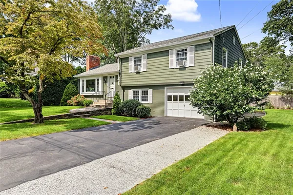 $699,900 | 10 Cherry Lane, Barrington, RI 02806