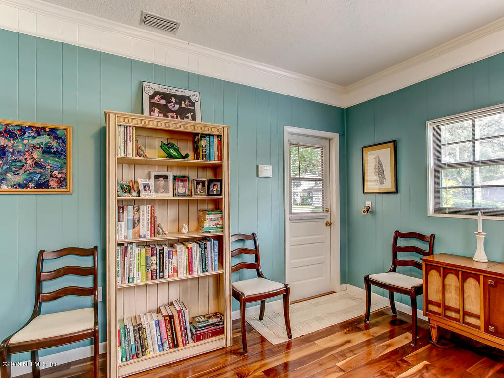 365 9th Street Atlantic Beach, FL 32233 - Photo 29 of 37 a view of a livingroom with furniture and toys
