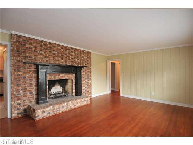 6559 Holder Road Clemmons, NC 27012 - Photo 3 of 14 Living Room.
