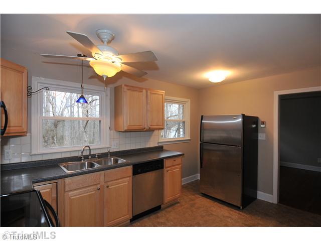 6559 Holder Road Clemmons, NC 27012 - Photo 4 of 14 Kitchen.