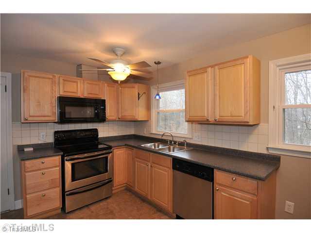 6559 Holder Road Clemmons, NC 27012 - Photo 5 of 14 Kitchen.