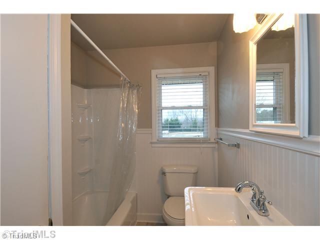 6559 Holder Road Clemmons, NC 27012 - Photo 9 of 14 Bath.