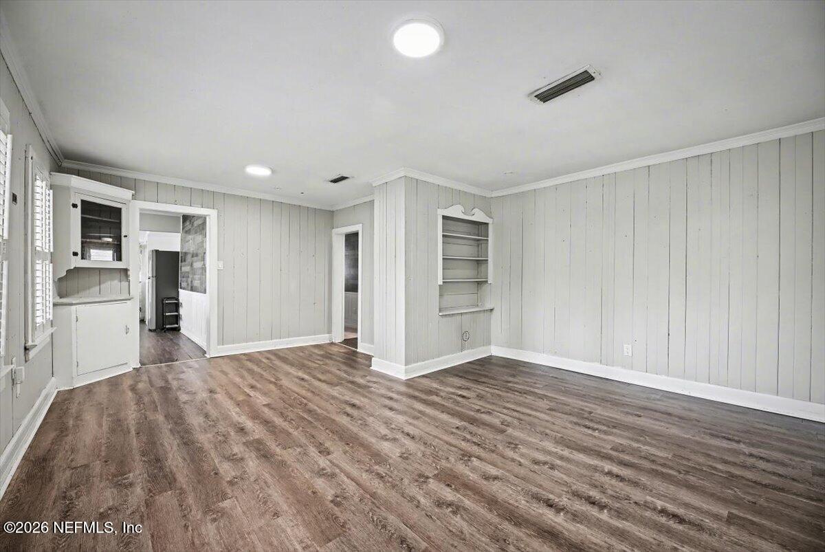 5511 Cruz Road Jacksonville, FL 32207 - Photo 4 of 9 10-CFREM_5511_Cruz_Rd_Jacksonville_FL_2-