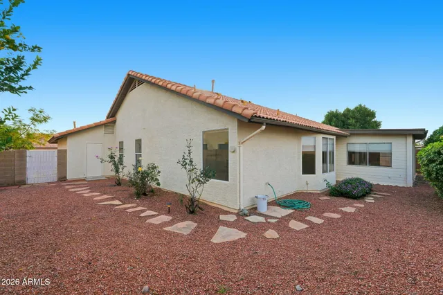 a view of a house with backyard and a garden