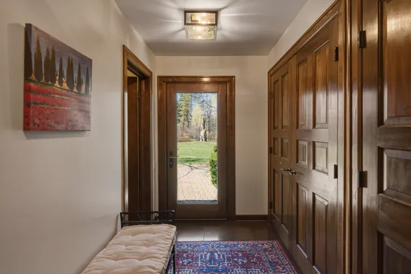 a view of entryway with livingroom