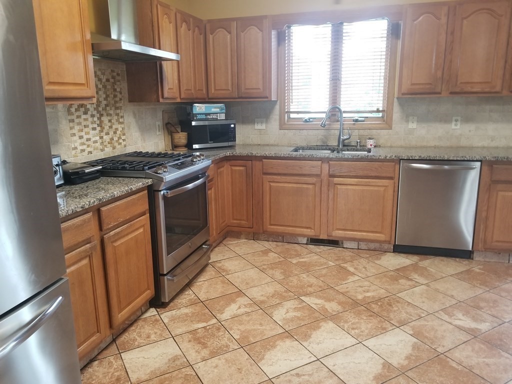 215 McMahon Street Fall River, MA 02721 - Photo 11 of 27 Gallery Image 11
