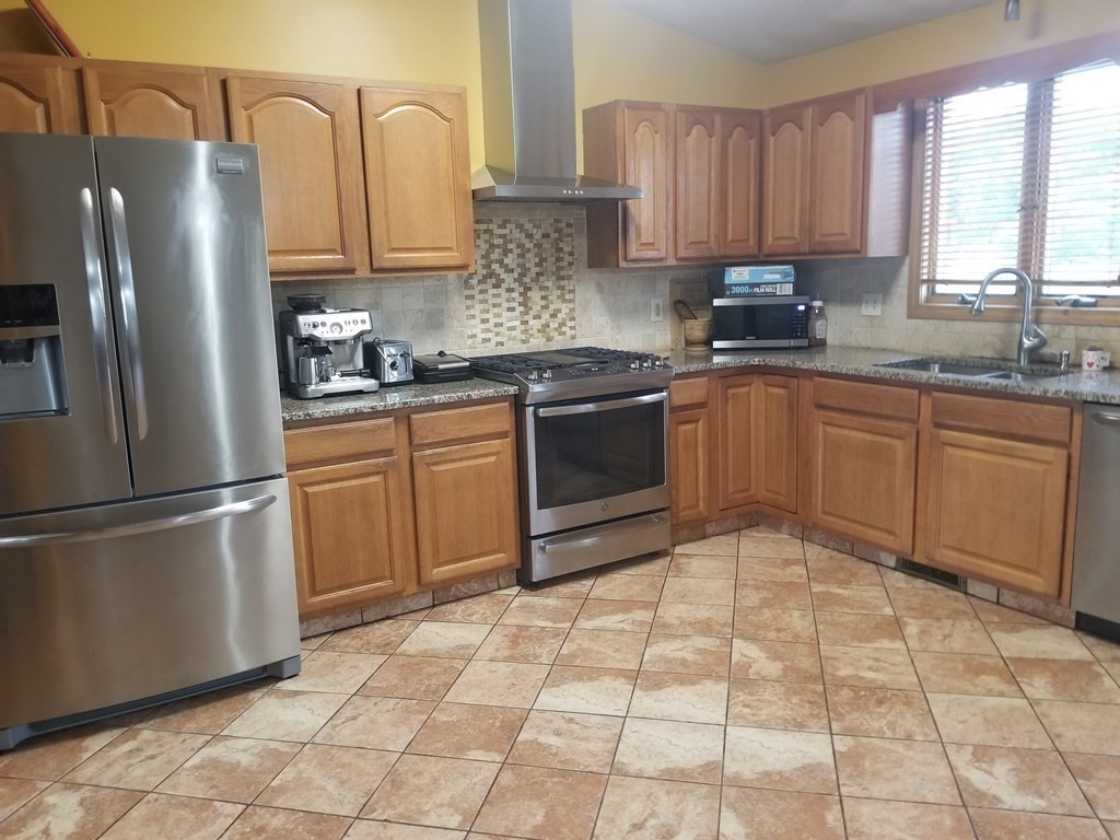 215 McMahon Street Fall River, MA 02721 - Photo 10 of 27 Gallery Image 10