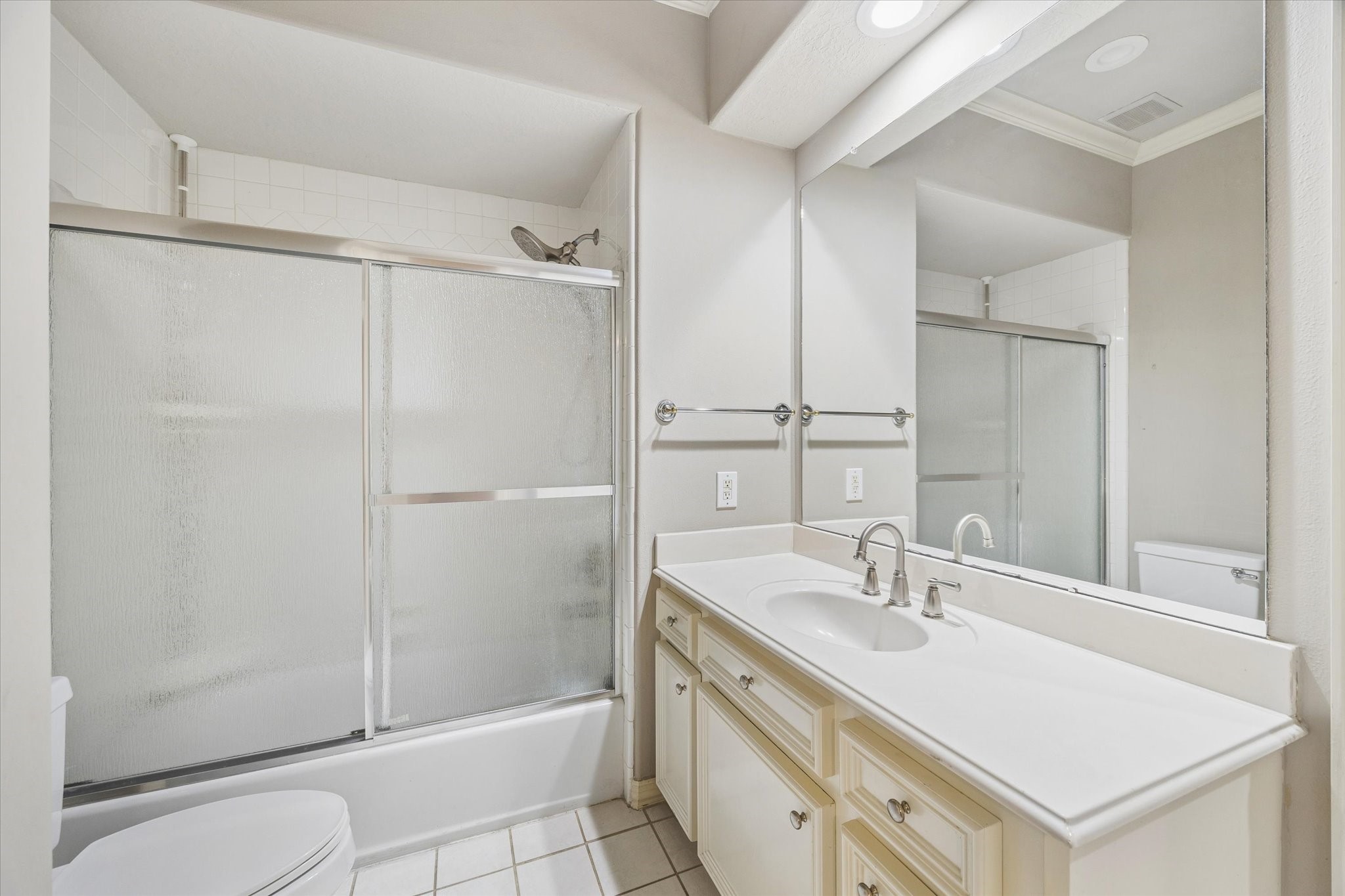 35 North Regent Oak Spring, TX 77381 - Photo 43 of 43 Designed to serve the adjoining secondary bedroom, this well-appointed private bath features a generous vanity, abundant counter space, and a tub/shower combination. Functional and inviting, it provides a comfortable and private space for guests or family members while enhancing the home's thoughtful floor plan.