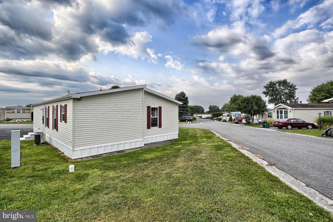 37 Ridgewood Manor Manheim, PA 17545 - Photo 6 of 31