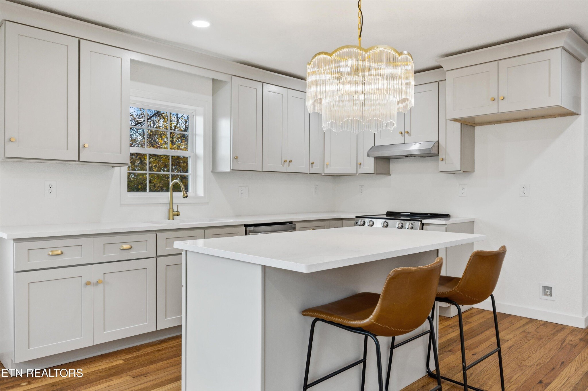 100 Pearl Road Oak Ridge, TN 37830 - Photo 12 of 37 a kitchen with cabinets and white appliances