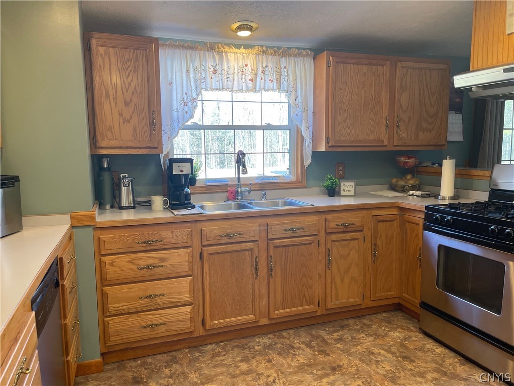 8273 Kimball Road Vienna, NY 13308 - Photo 14 of 47 Appliances stay!