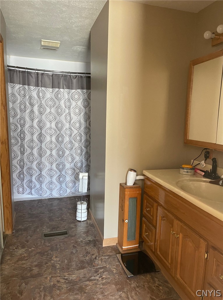 8273 Kimball Road Vienna, NY 13308 - Photo 28 of 47 Main house - primary bath