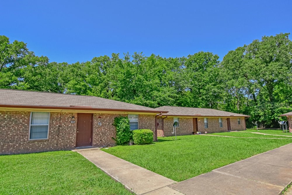 331 North Longview Street Kilgore, TX 75662 - Photo 2 of 6