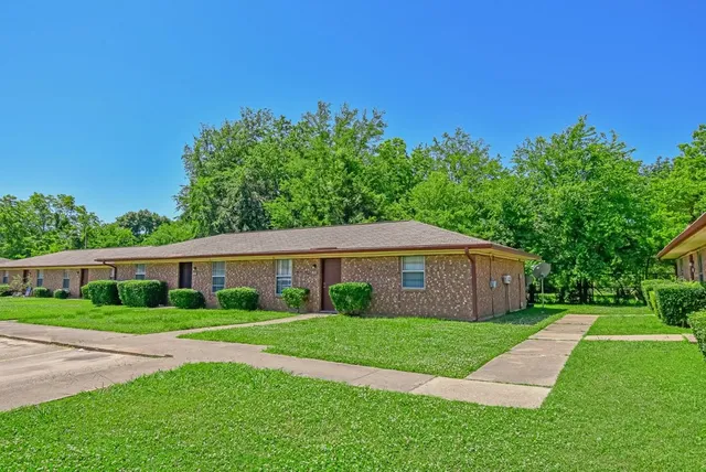 $728 | 331 North Longview Street, Kilgore, TX 75662
