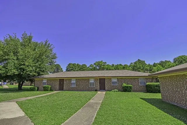 $728 | 331 North Longview Street, Kilgore, TX 75662