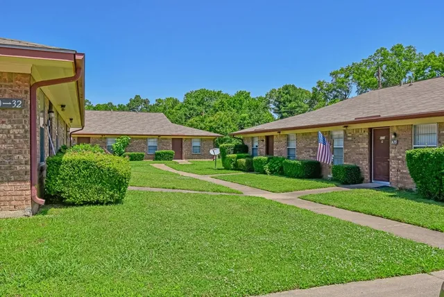 $728 | 331 North Longview Street, Kilgore, TX 75662