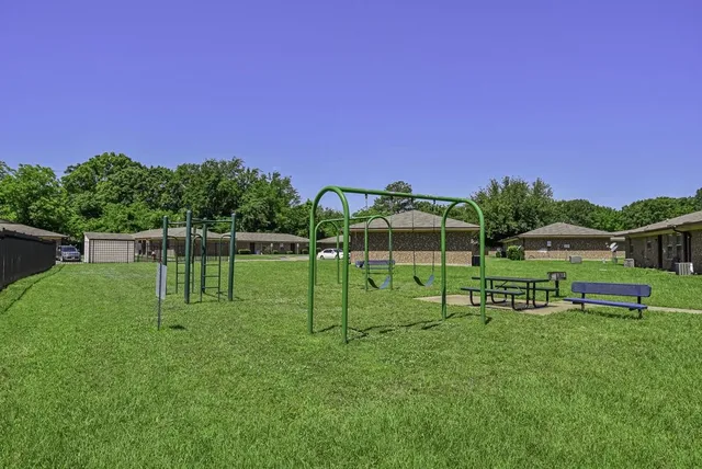 $728 | 331 North Longview Street, Kilgore, TX 75662