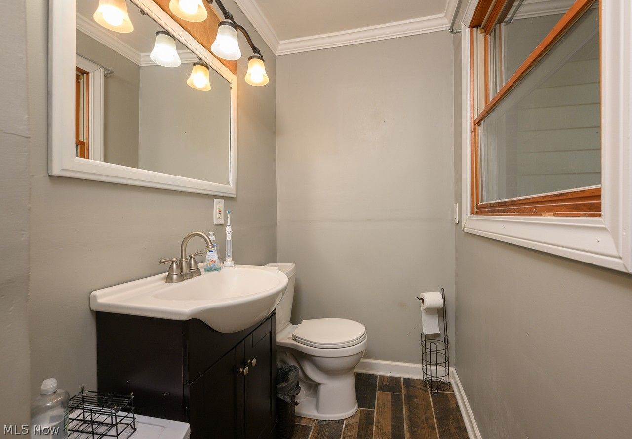 3912 Rolling Ridge Road Northeast Canton, OH 44721 - Photo 12 of 33 Primary bedroom half bath