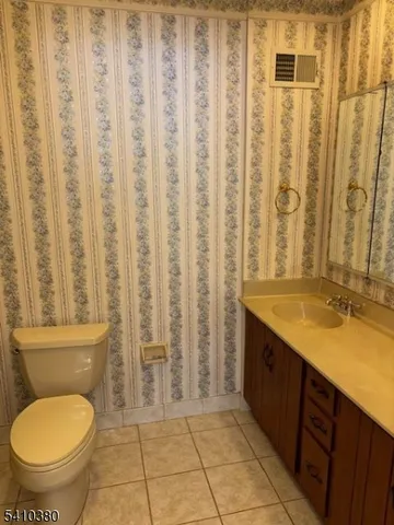 $450,000 | 109 Goldfinch Drive, Hackettstown, NJ 07840