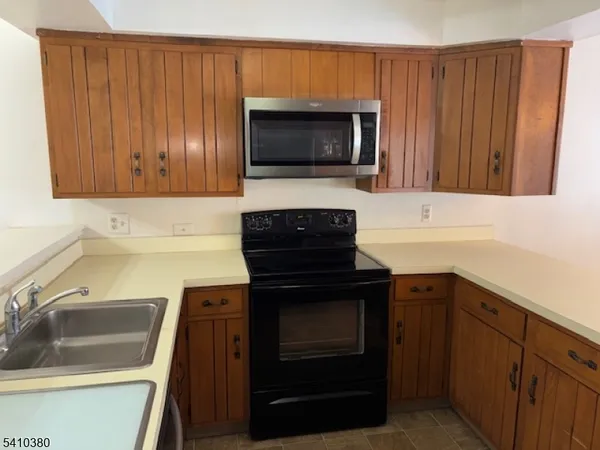 $450,000 | 109 Goldfinch Drive, Hackettstown, NJ 07840