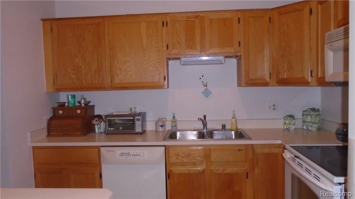 39870 Crosswinds Road Novi, MI 48375 - Photo 30 of 46 Kitchen view from dining room