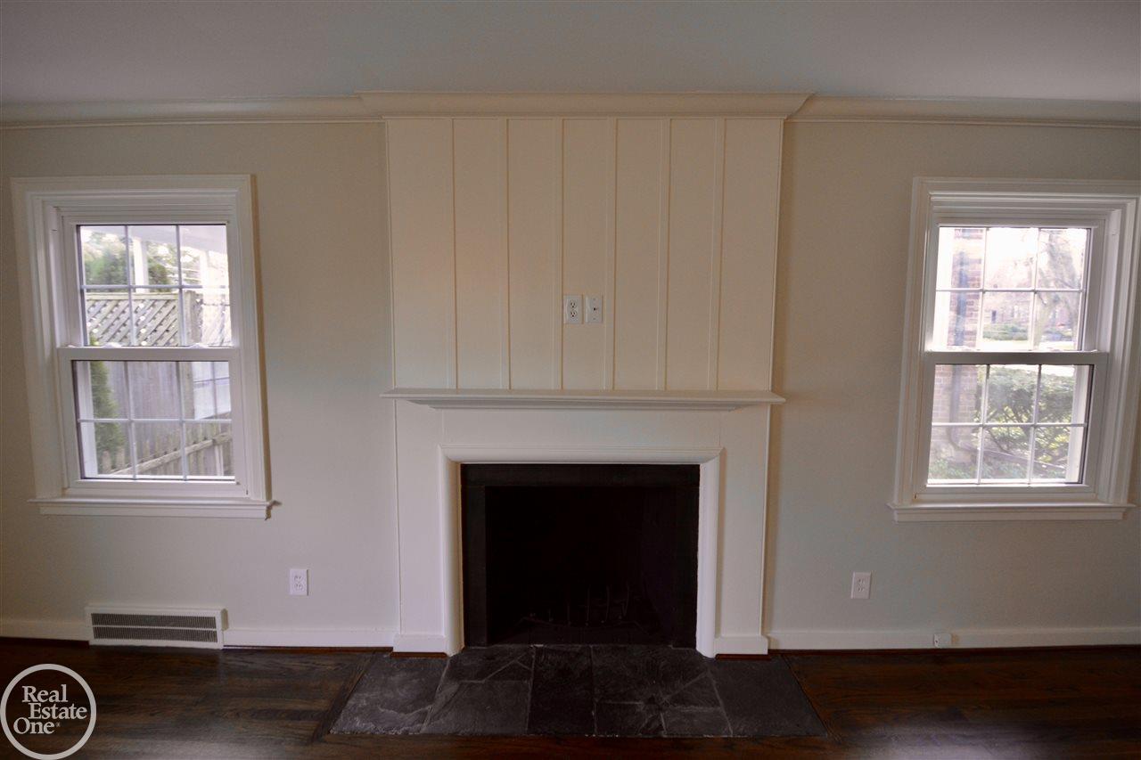 288 Fisher Road Grosse Pointe, MI 48230 - Photo 6 of 38 31342095-5.JPG