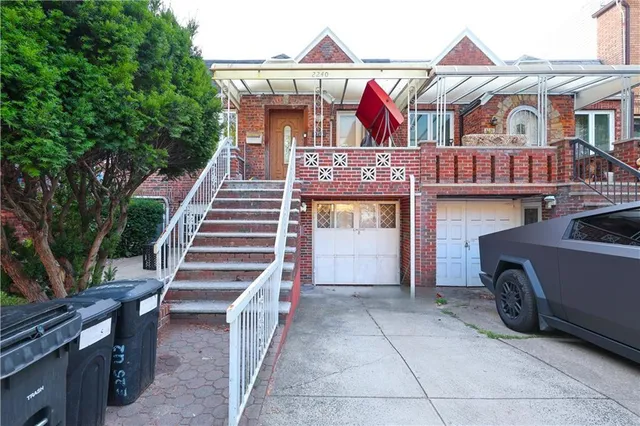 a view of a car park in front of house
