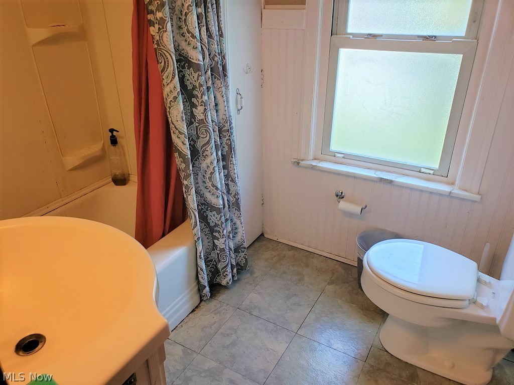 1396 Grantleigh Road Cleveland, OH 44121 - Photo 18 of 27 Gallery Image 18