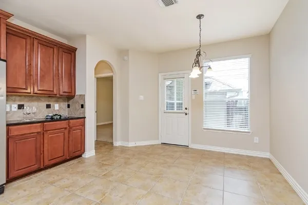 $2,600 | 39 Medley Lane, The Woodlands, TX 77382