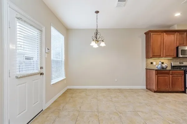 $2,600 | 39 Medley Lane, The Woodlands, TX 77382