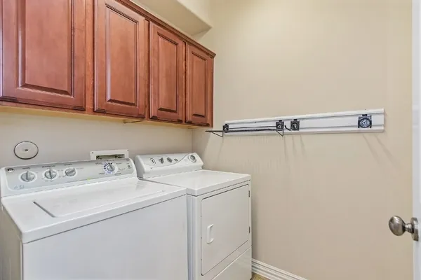 $2,600 | 39 Medley Lane, The Woodlands, TX 77382