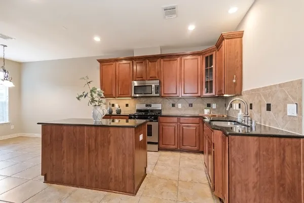 $2,600 | 39 Medley Lane, The Woodlands, TX 77382