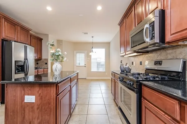 $2,600 | 39 Medley Lane, The Woodlands, TX 77382